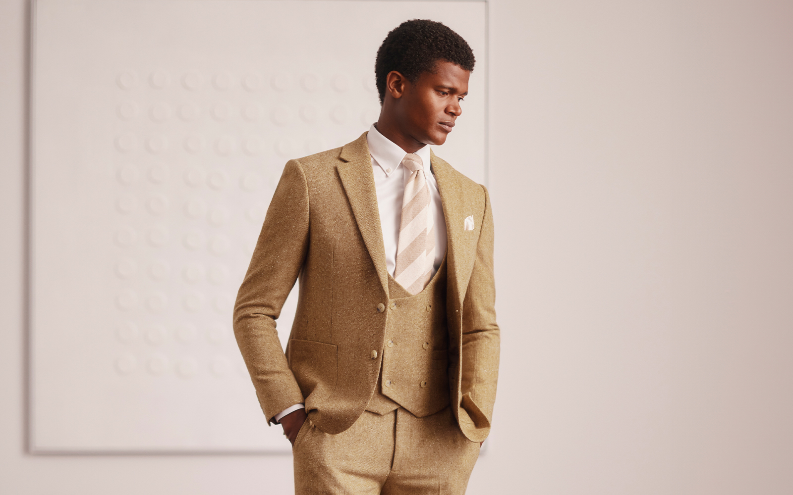 Moss - slim fit gold tweed suit