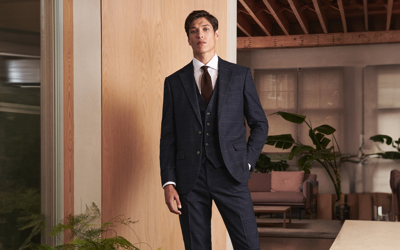 Moss - tailored fit navy black check suit