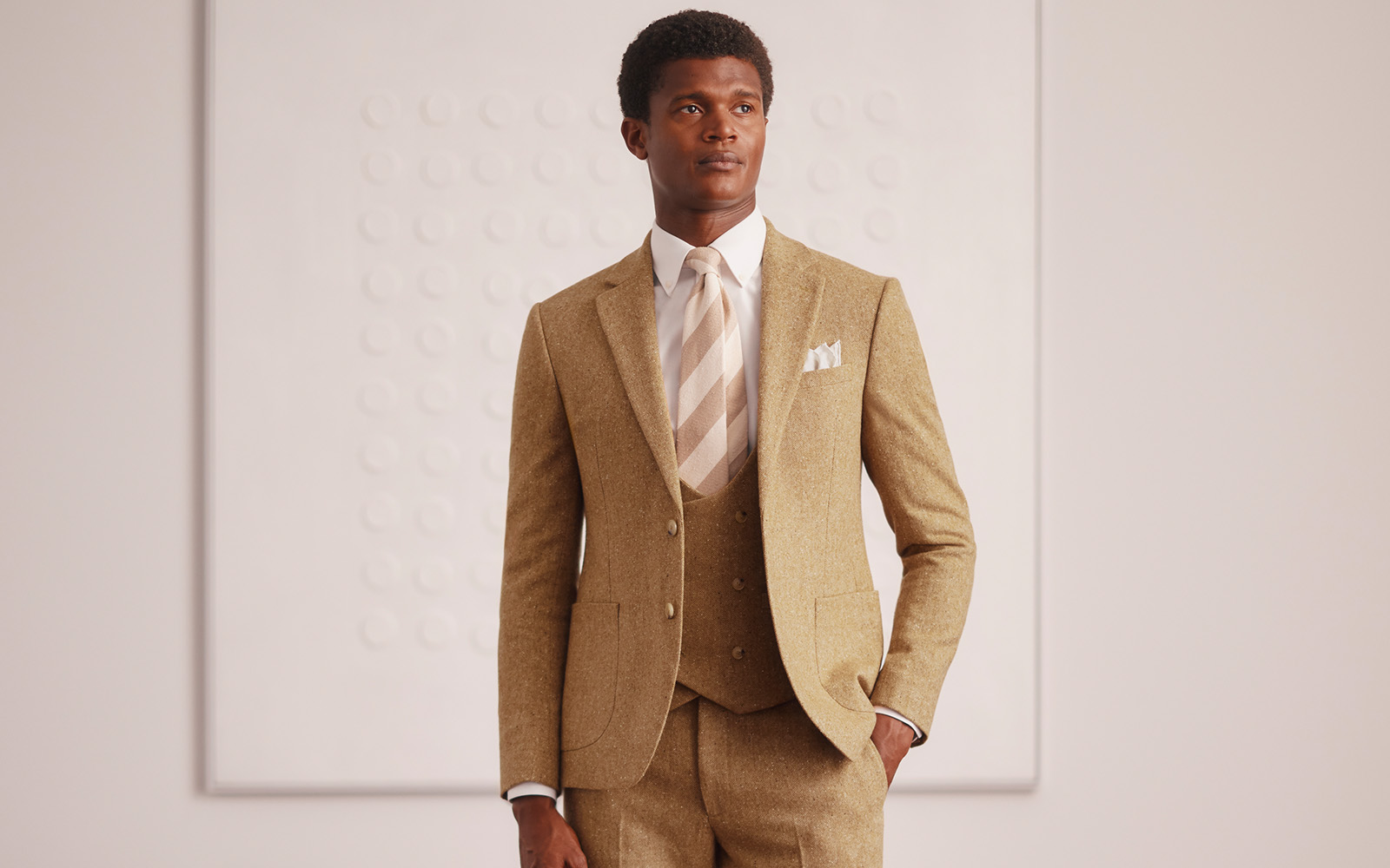 Moss - slim fit gold tweed suit